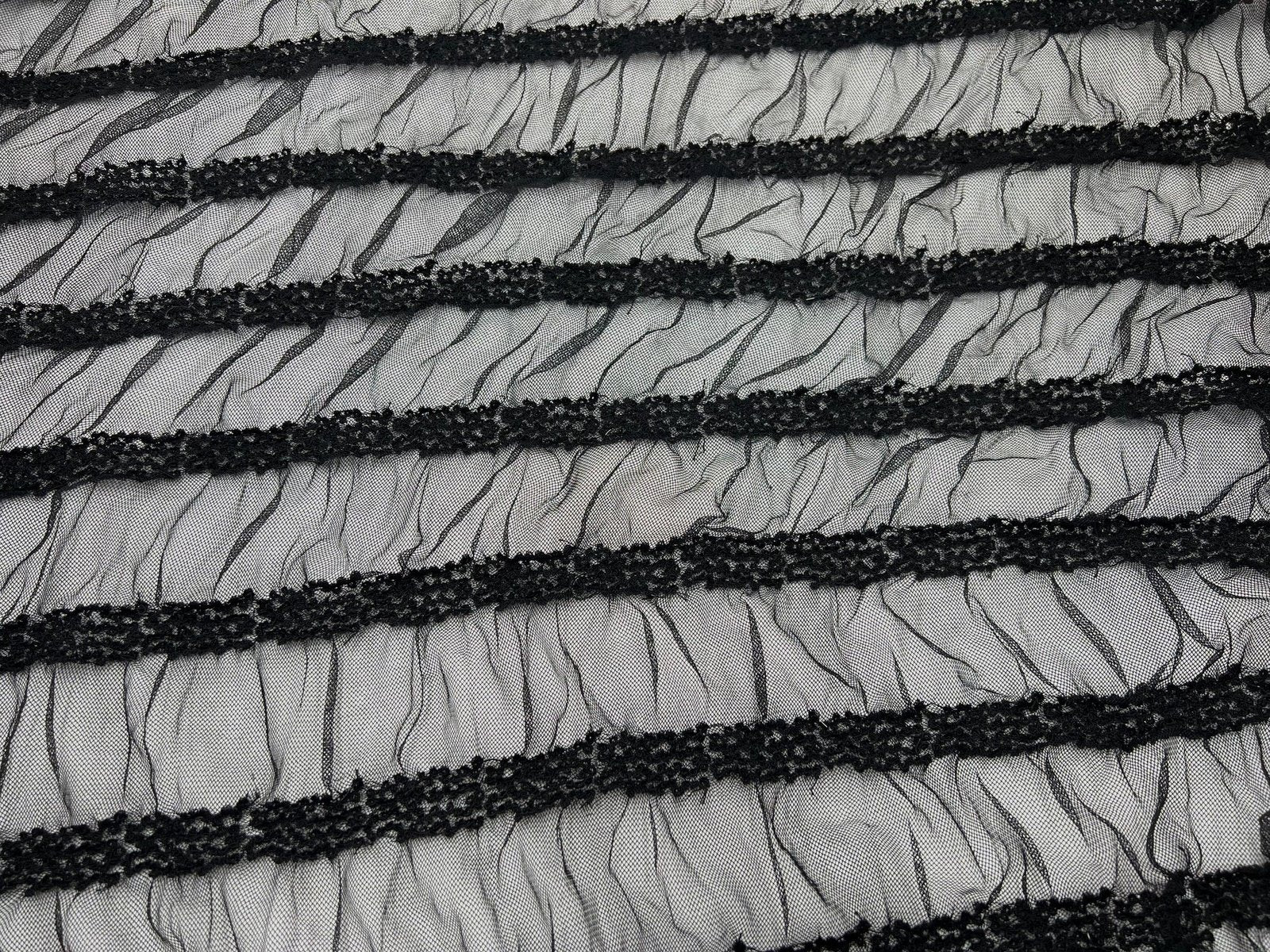 Tissu dentelle couture festonnée noir - Vente de Tissus au mètre - Tissus  Lionel