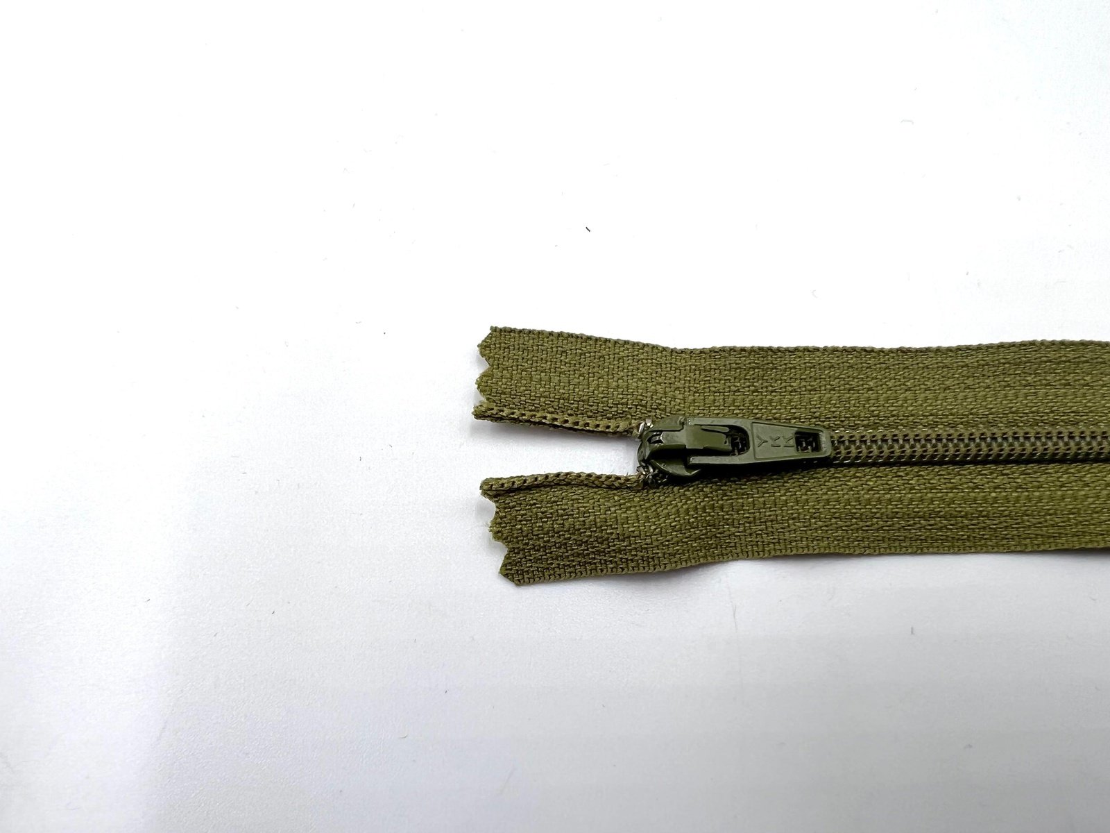 FERMETURE NON SÉPARABLE POLYESTER COLORIS VERT OLIVE 12CM - My Little Coupon - tissu - coudre